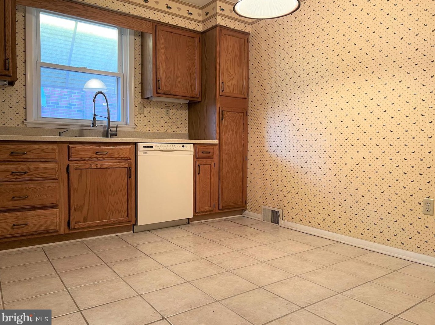 561 Wartman St, Philadelphia PA 19128-3238 exterior