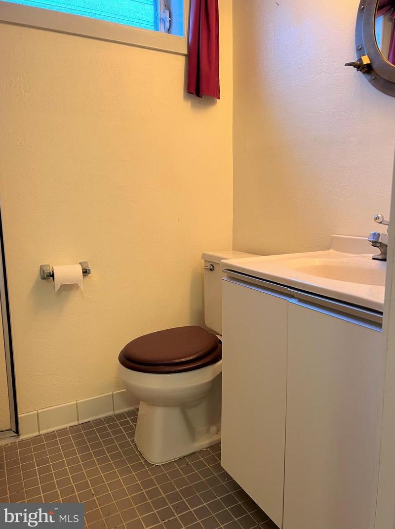 561 Wartman St, Philadelphia PA 19128-3238 exterior