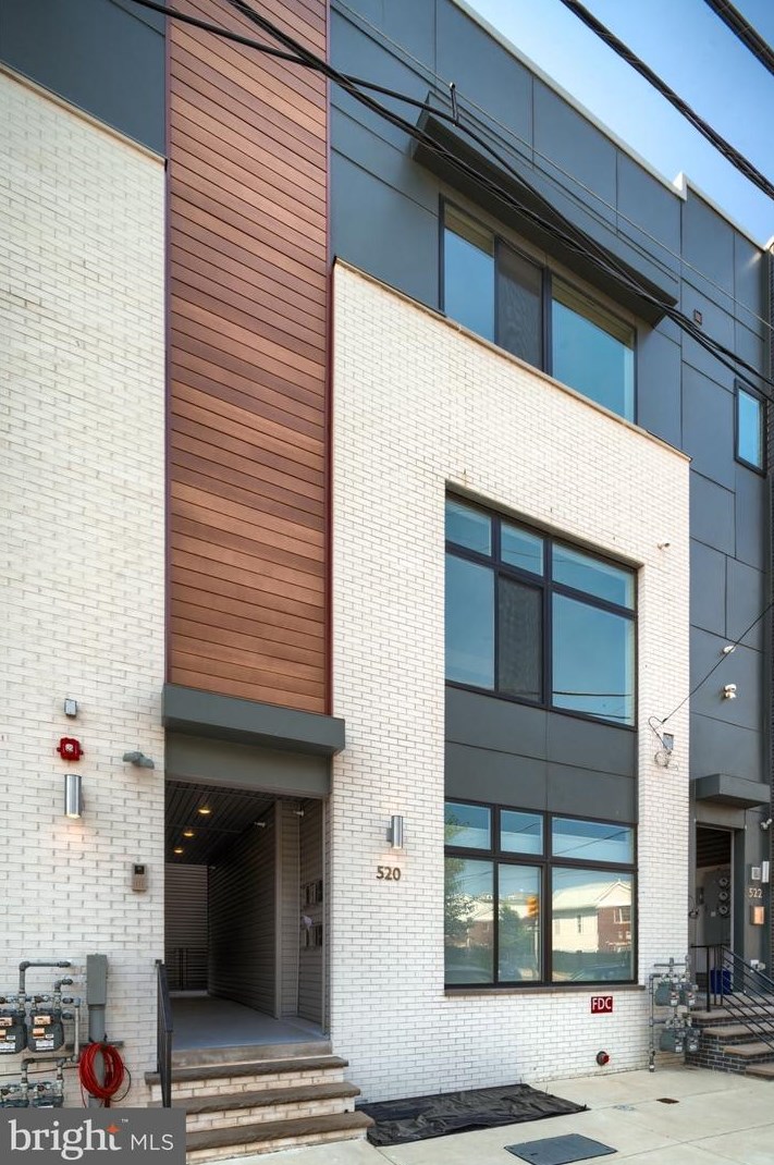 520 Montgomery Ave, Philadelphia PA  19122-2942 exterior
