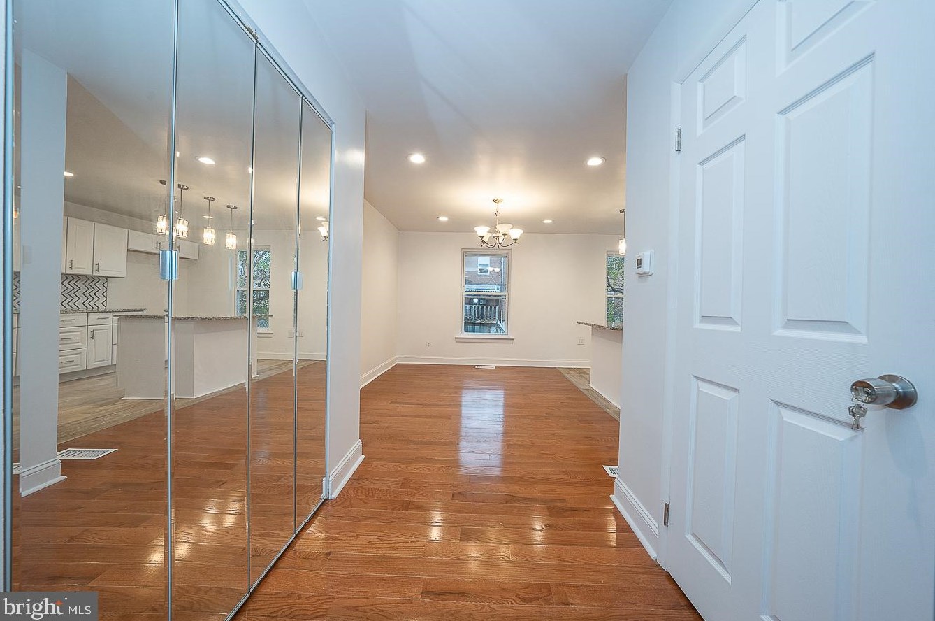 7713 Delphi Pl, Philadelphia PA  19153-1737 exterior