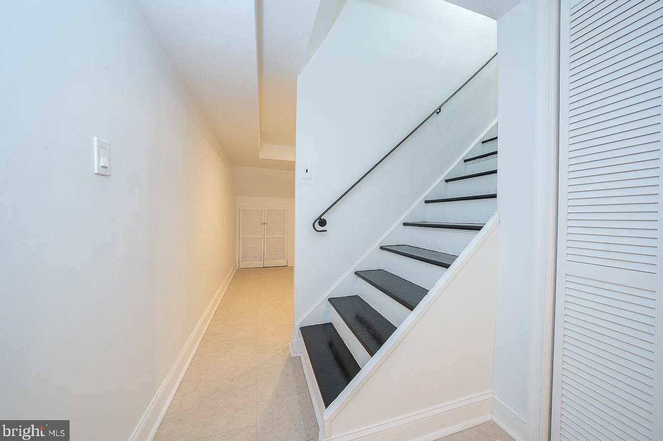 7713 Delphi Pl, Philadelphia PA  19153-1737 exterior