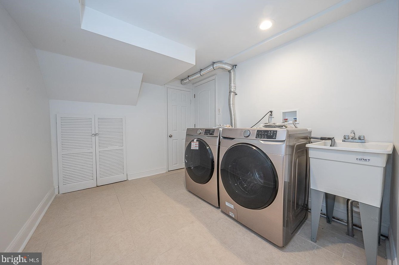 7713 Delphi Pl, Philadelphia PA  19153-1737 exterior