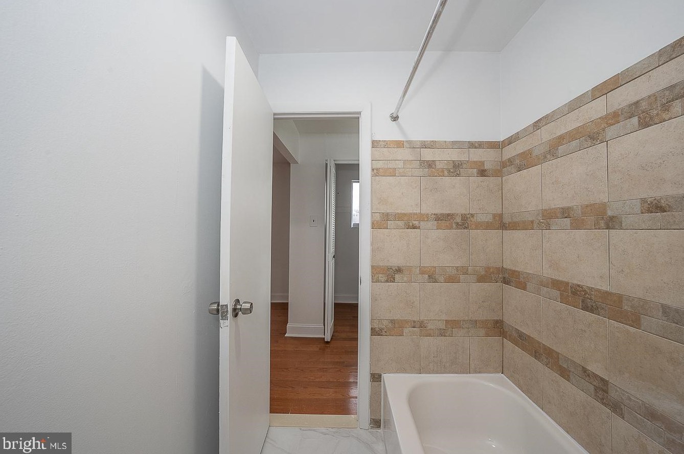 7713 Delphi Pl, Philadelphia PA  19153-1737 exterior