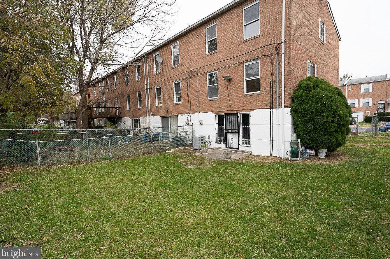 7713 Delphi Pl, Philadelphia PA  19153-1737 exterior
