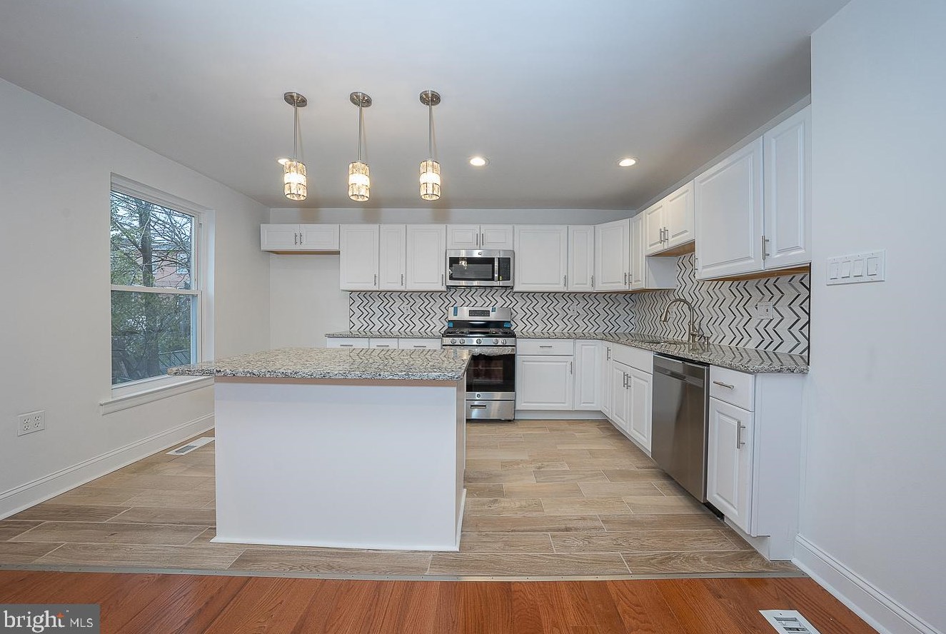 7713 Delphi Pl, Philadelphia PA  19153-1737 exterior