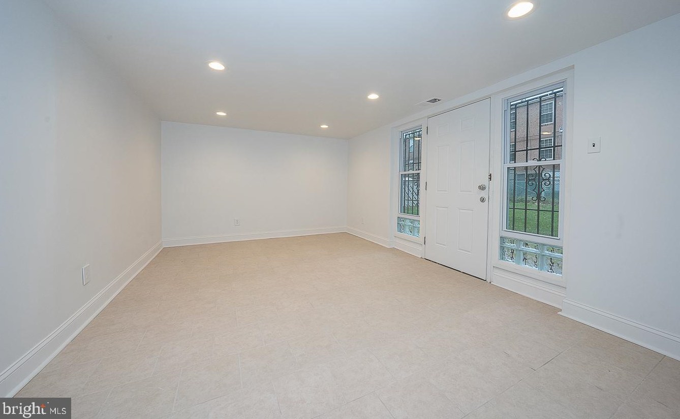 7713 Delphi Pl, Philadelphia PA  19153-1737 exterior