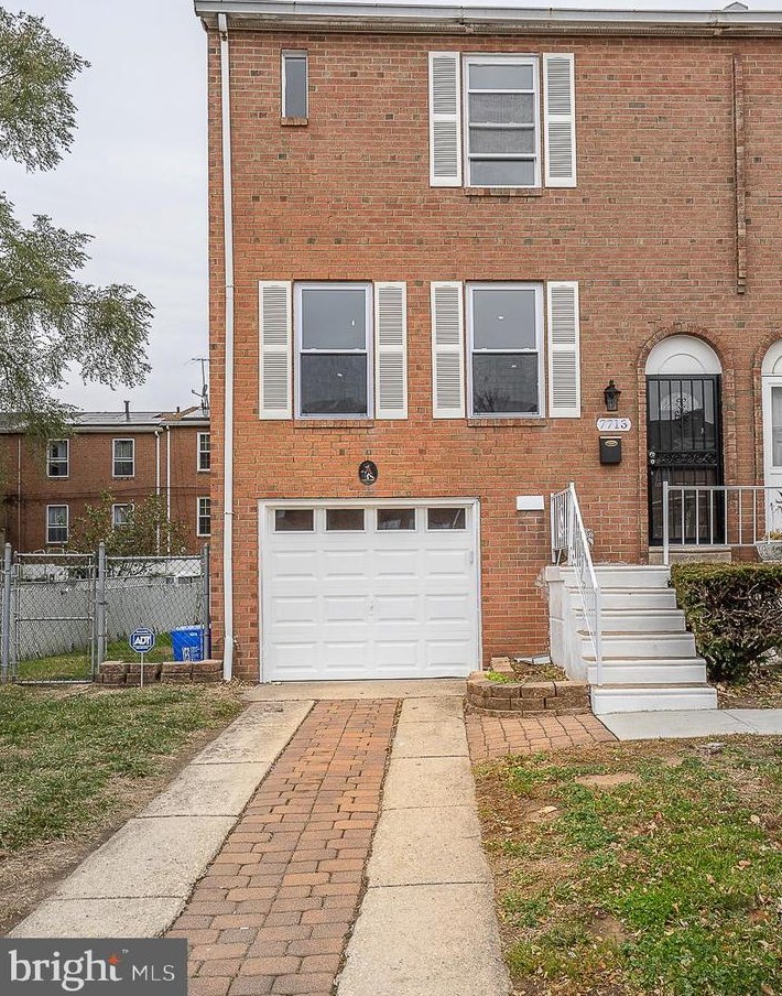 7713 Delphi Pl, Philadelphia PA  19153-1737 exterior