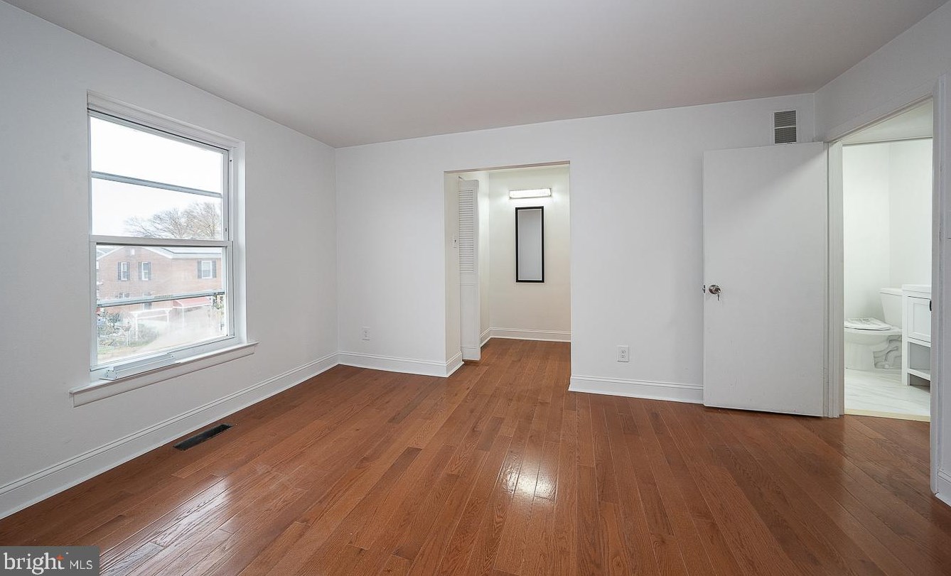 7713 Delphi Pl, Philadelphia PA  19153-1737 exterior