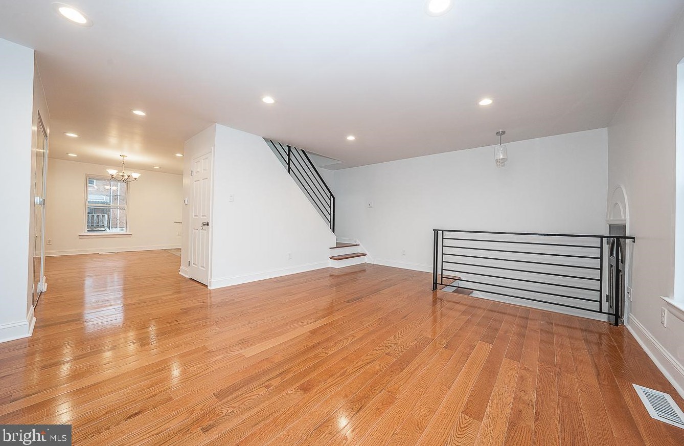 7713 Delphi Pl, Philadelphia PA  19153-1737 exterior