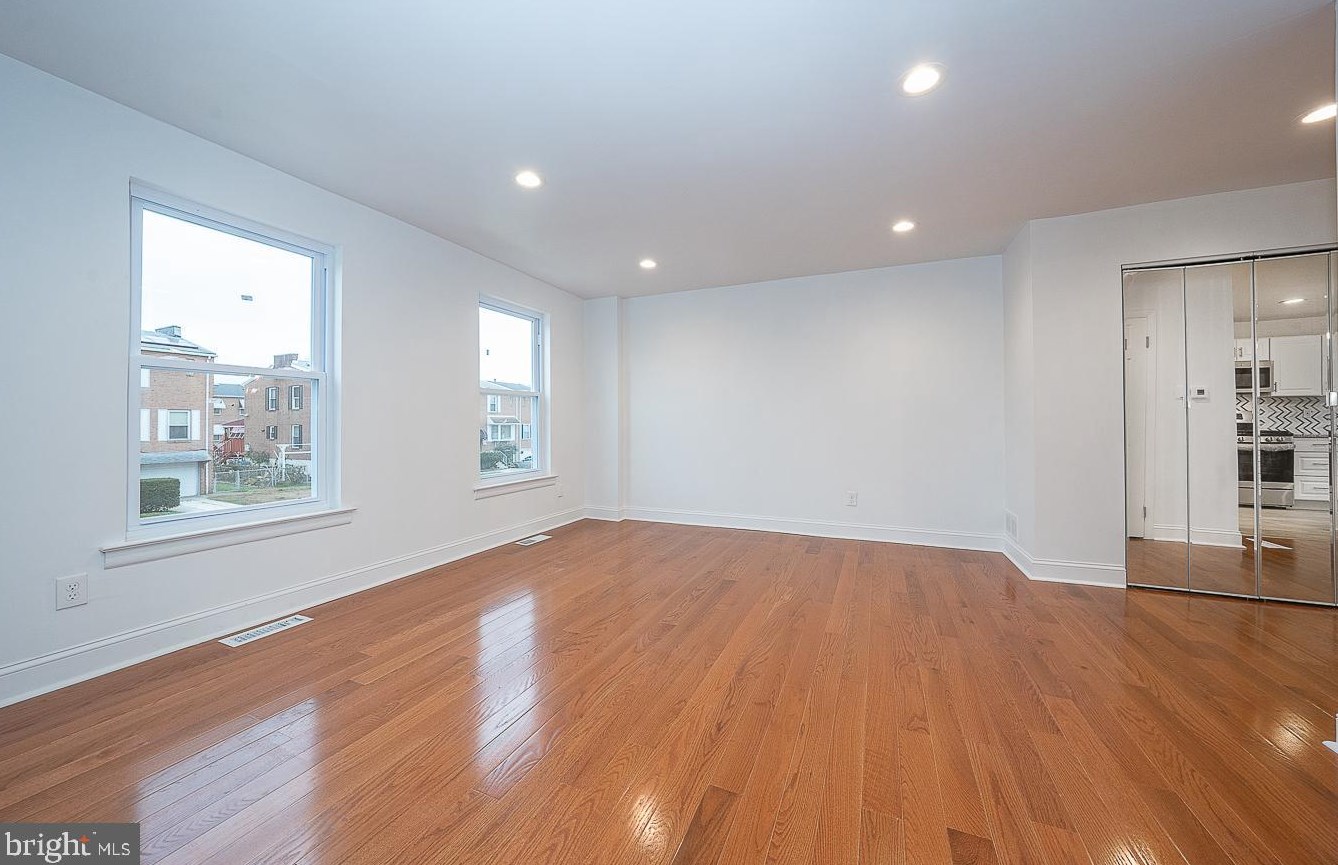 7713 Delphi Pl, Philadelphia PA  19153-1737 exterior