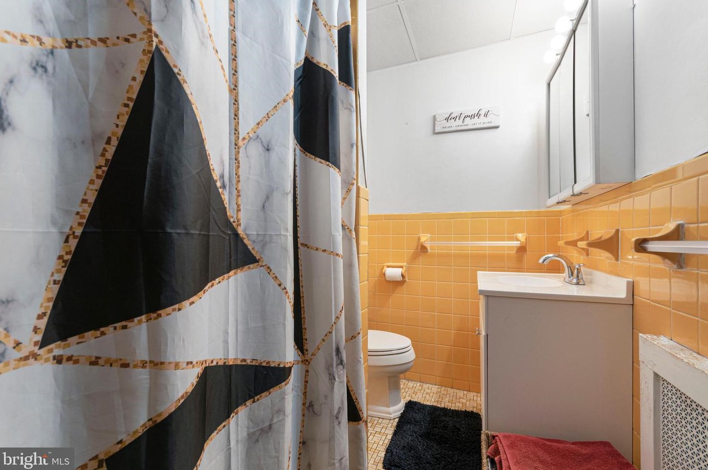 3854 19 St, Philadelphia PA  19130-2022 exterior