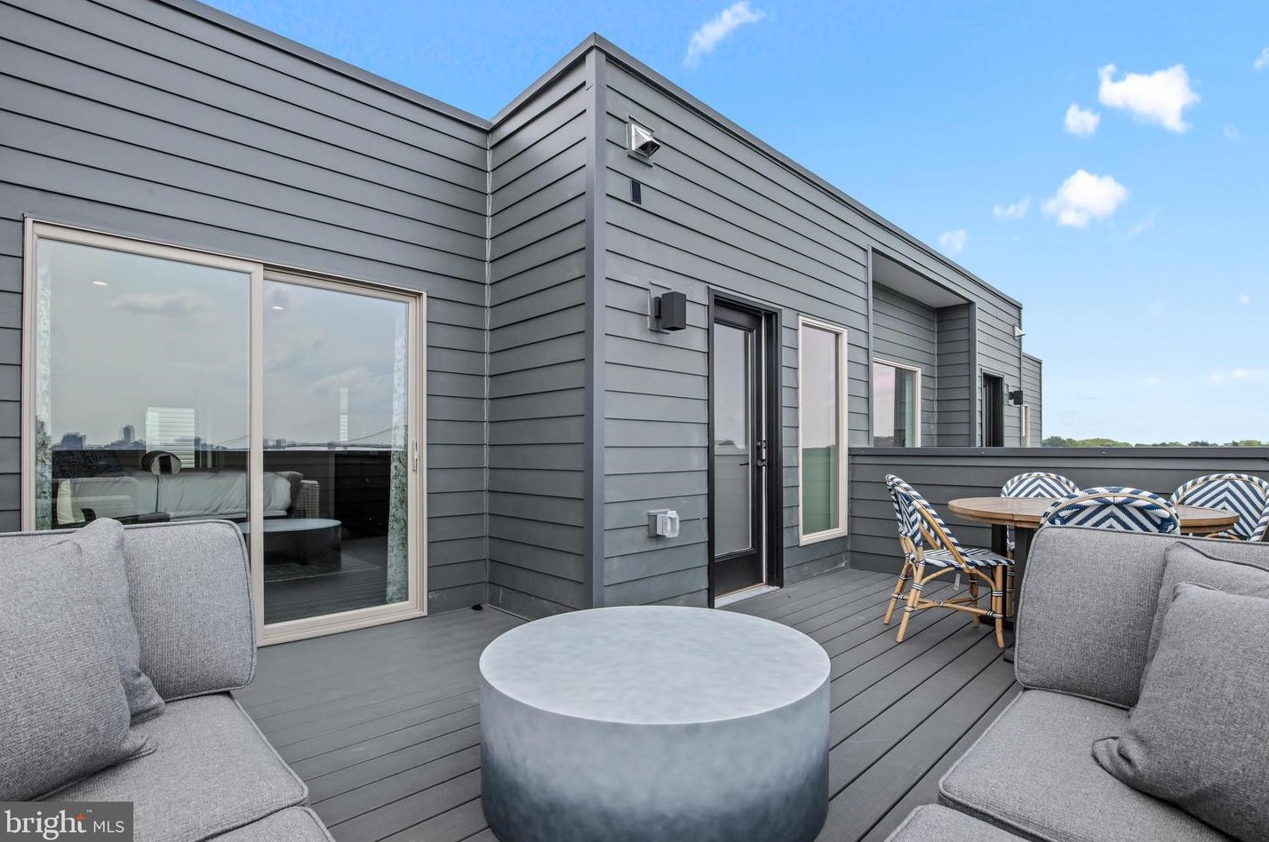 2001 Beach St, Philadelphia PA  19125-4331 exterior