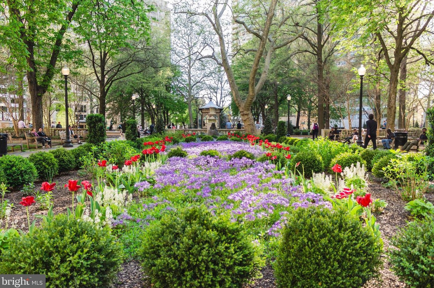 222 Rittenhouse Sq, Philadelphia PA  19103-2529 exterior