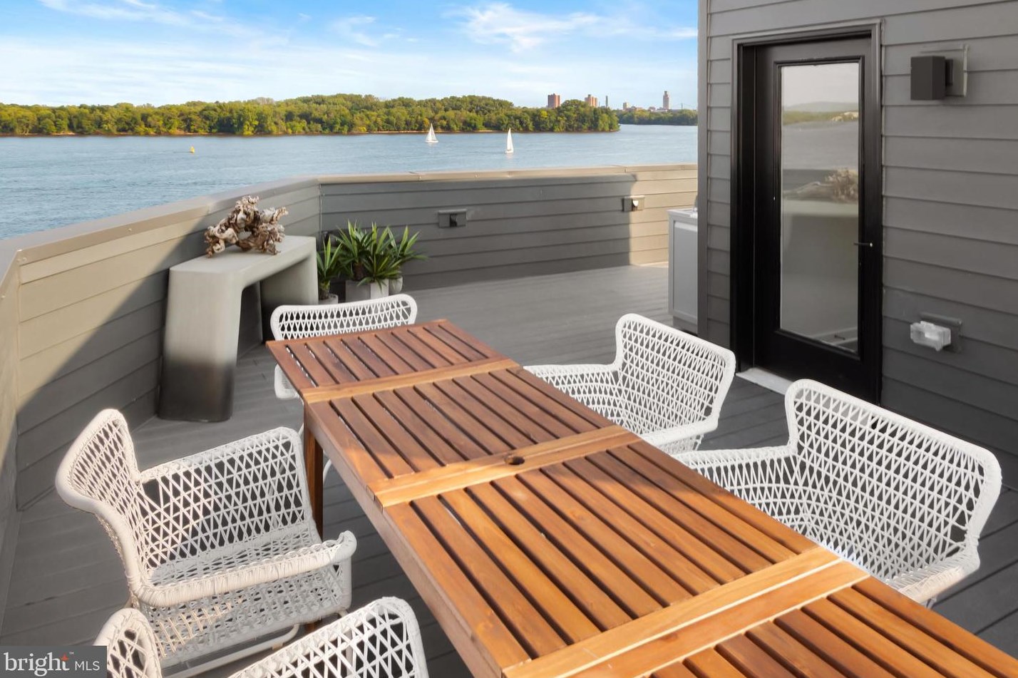 2001 Beach St, Philadelphia PA  19125-4331 exterior