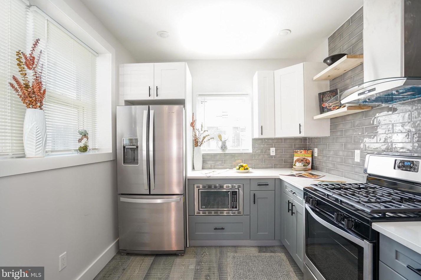 543 Green Ln, Philadelphia PA  19128-2620 exterior