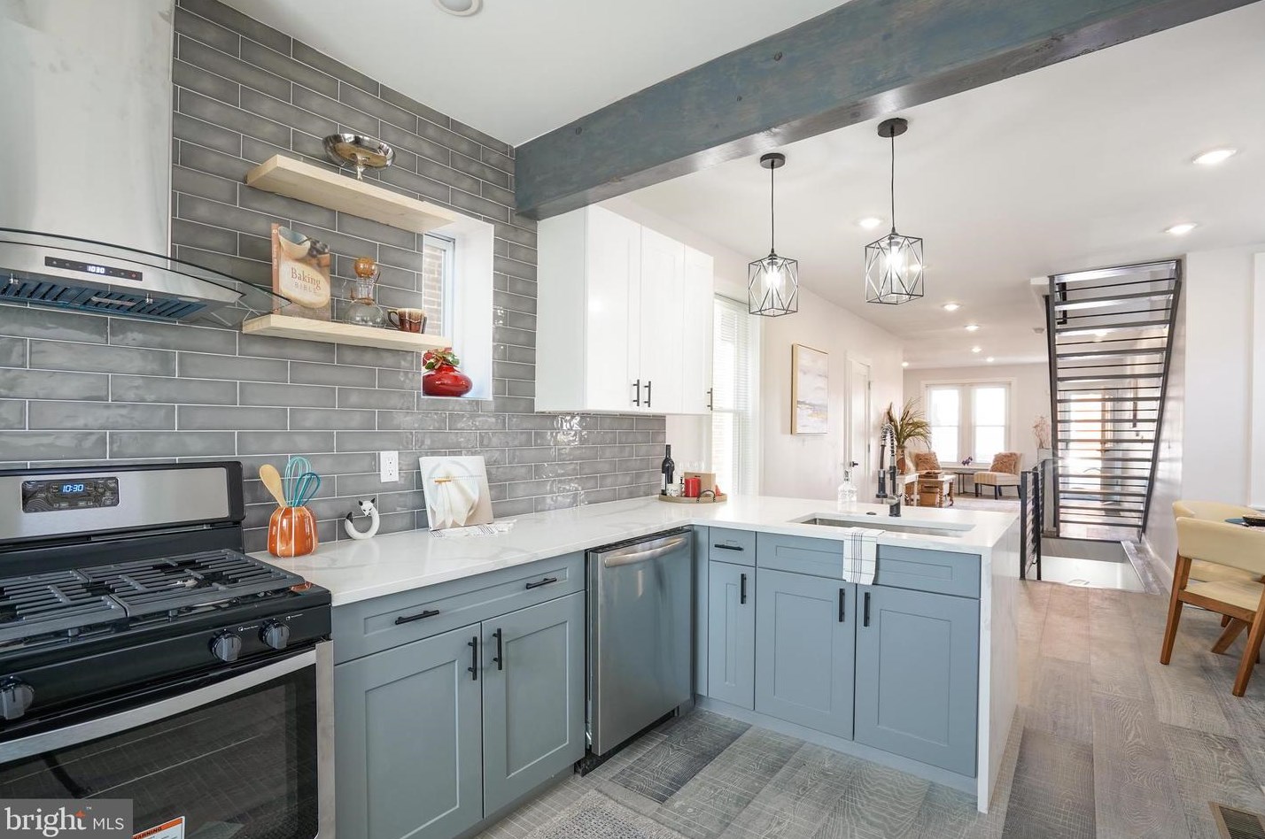 543 Green Ln, Philadelphia PA  19128-2620 exterior