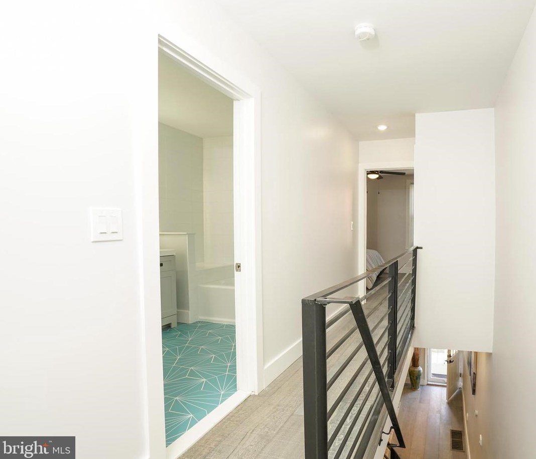 543 Green Ln, Philadelphia PA  19128-2620 exterior