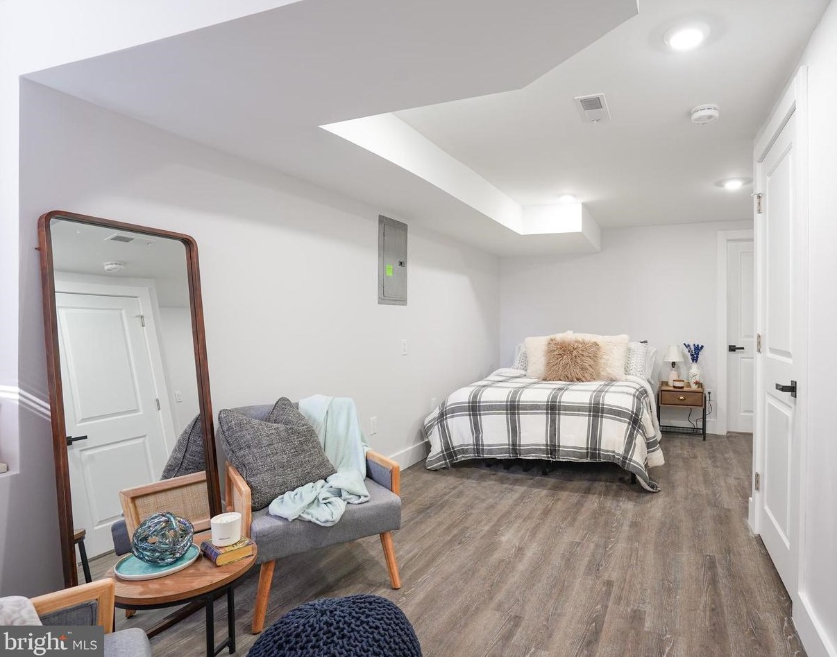 543 Green Ln, Philadelphia PA  19128-2620 exterior