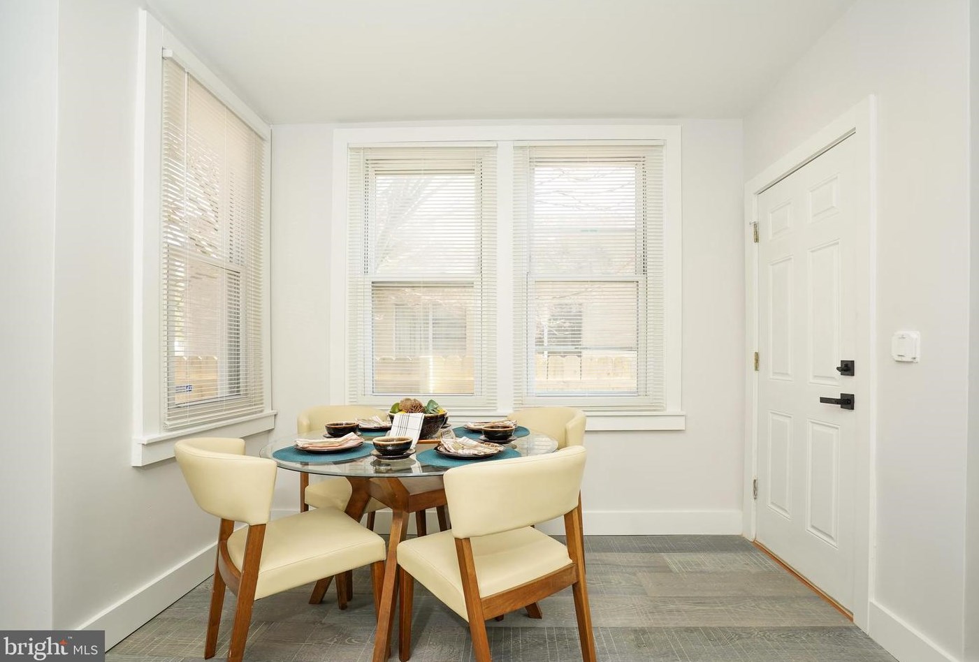 543 Green Ln, Philadelphia PA  19128-2620 exterior