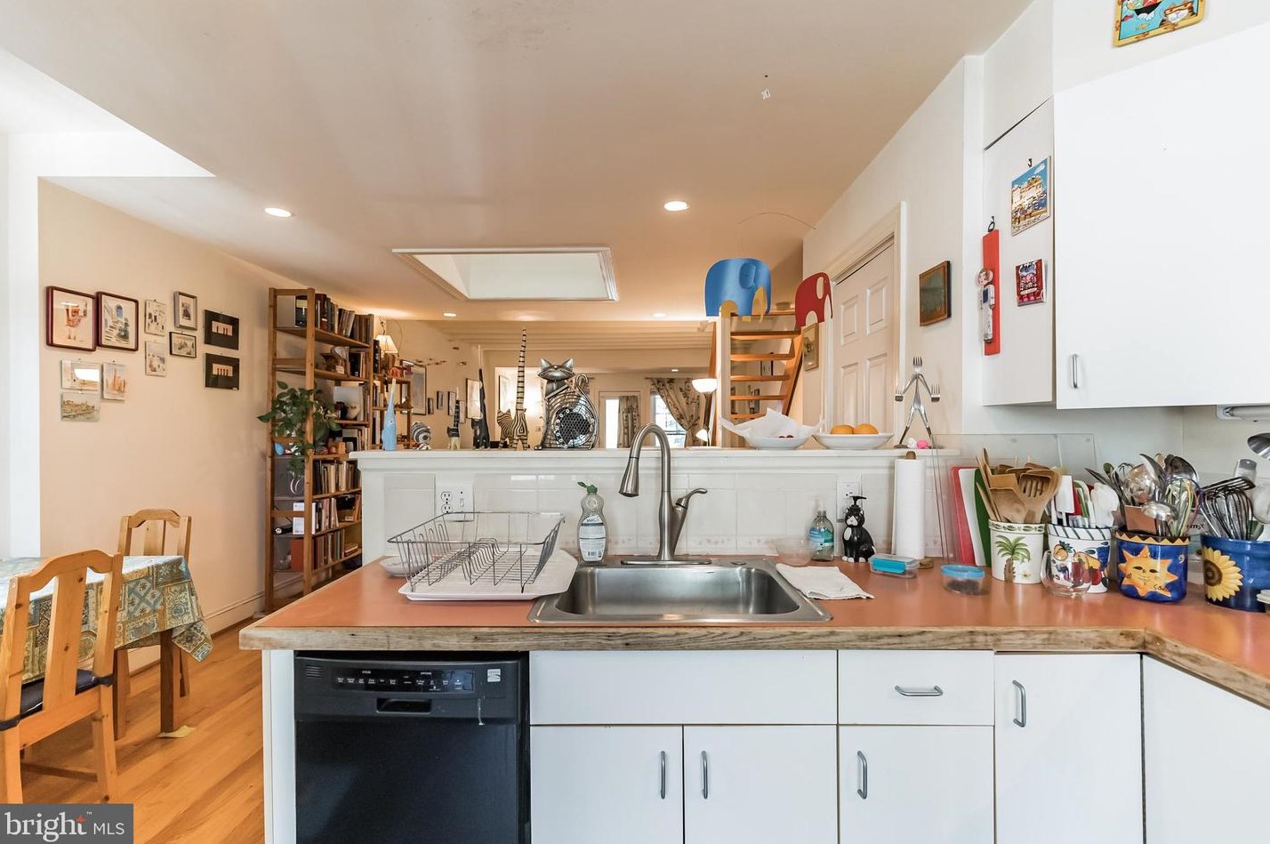 864 Corinthian Ave, Philadelphia PA 19130-1406 exterior