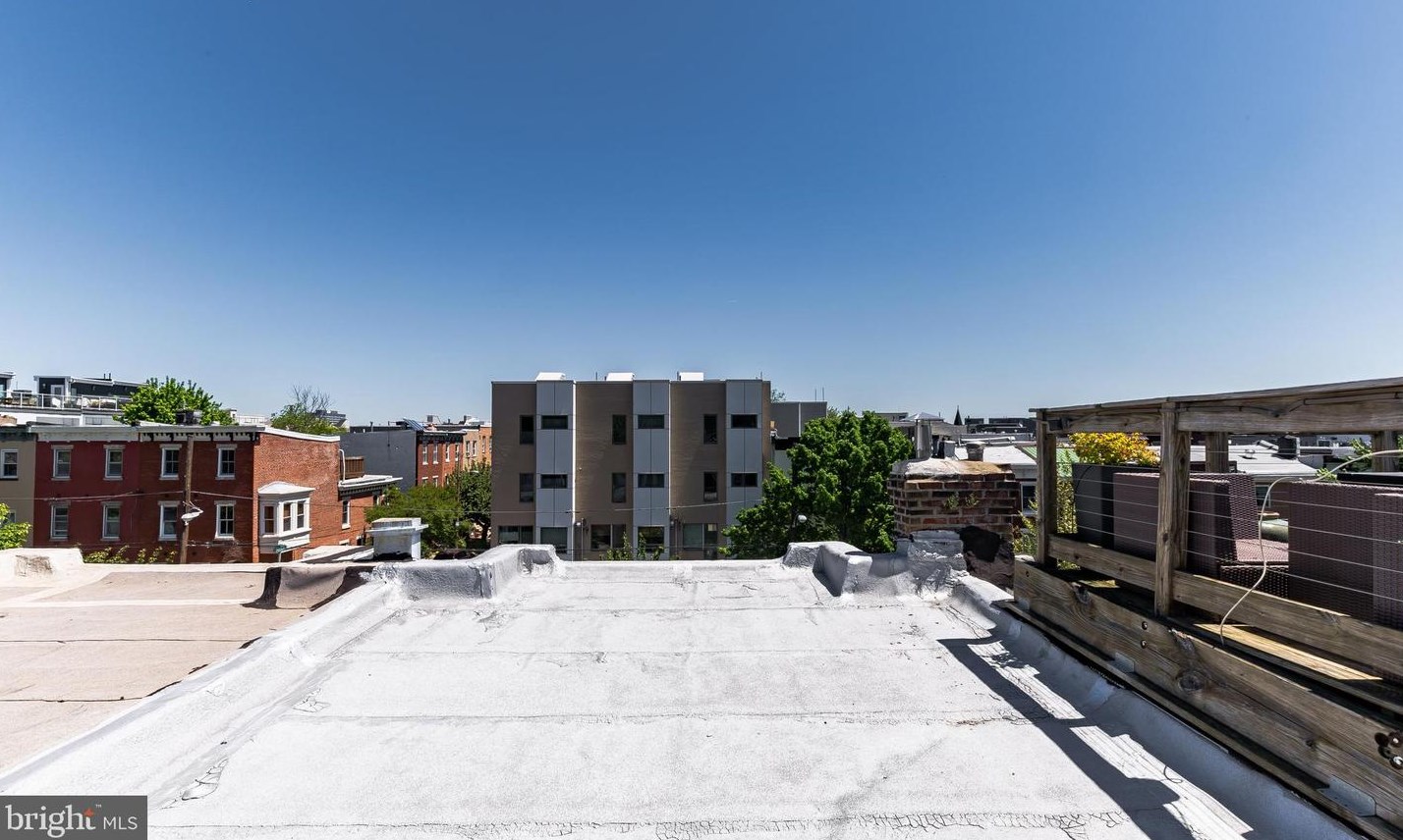 864 Corinthian Ave, Philadelphia PA 19130-1406 exterior