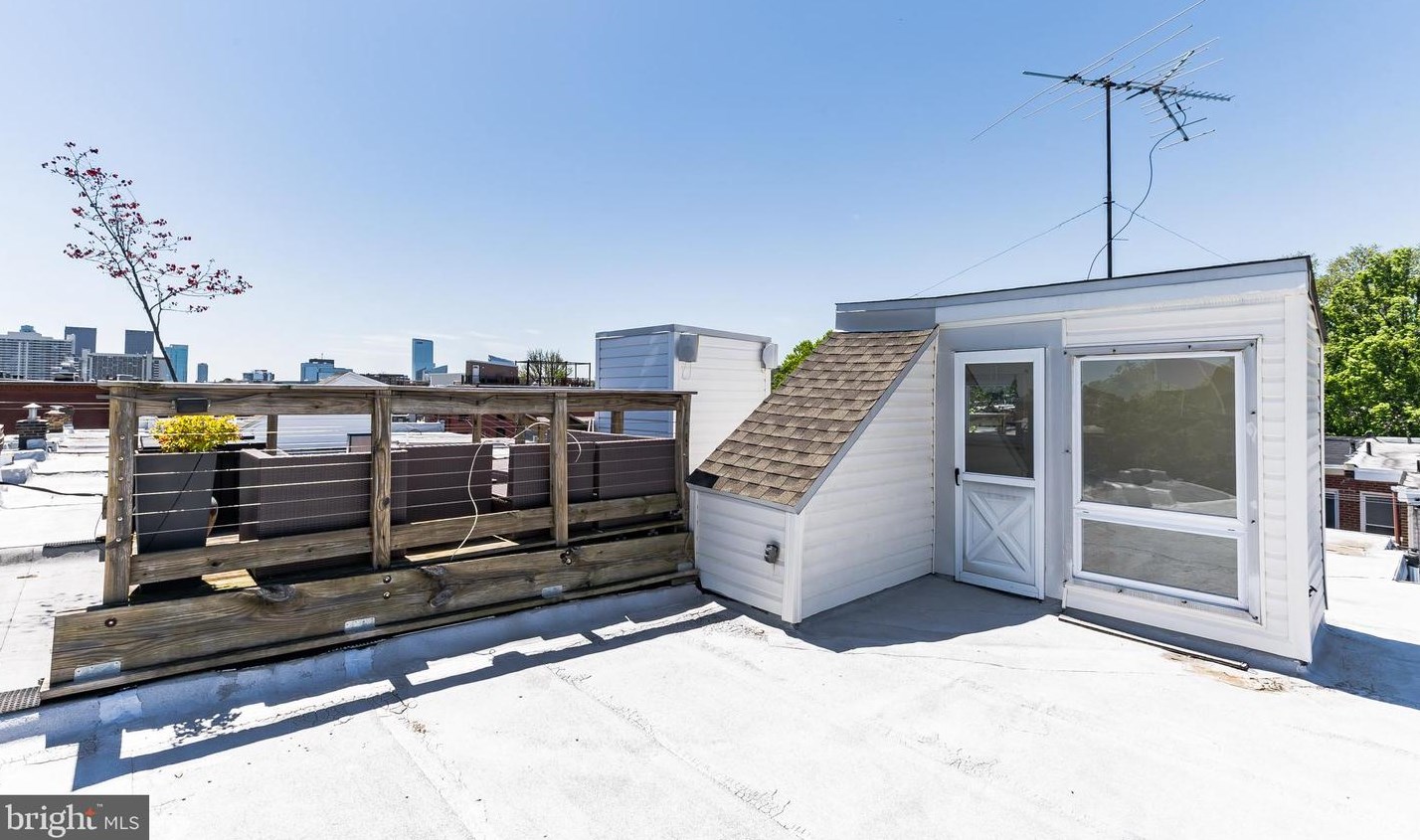 864 Corinthian Ave, Philadelphia PA 19130-1406 exterior