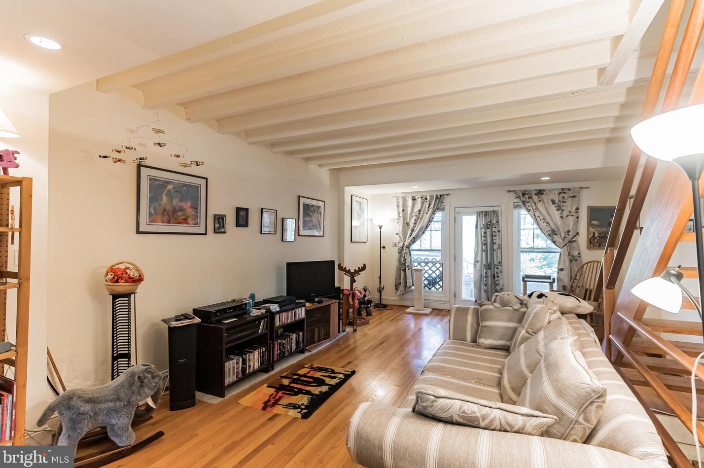 864 Corinthian Ave, Philadelphia PA 19130-1406 exterior