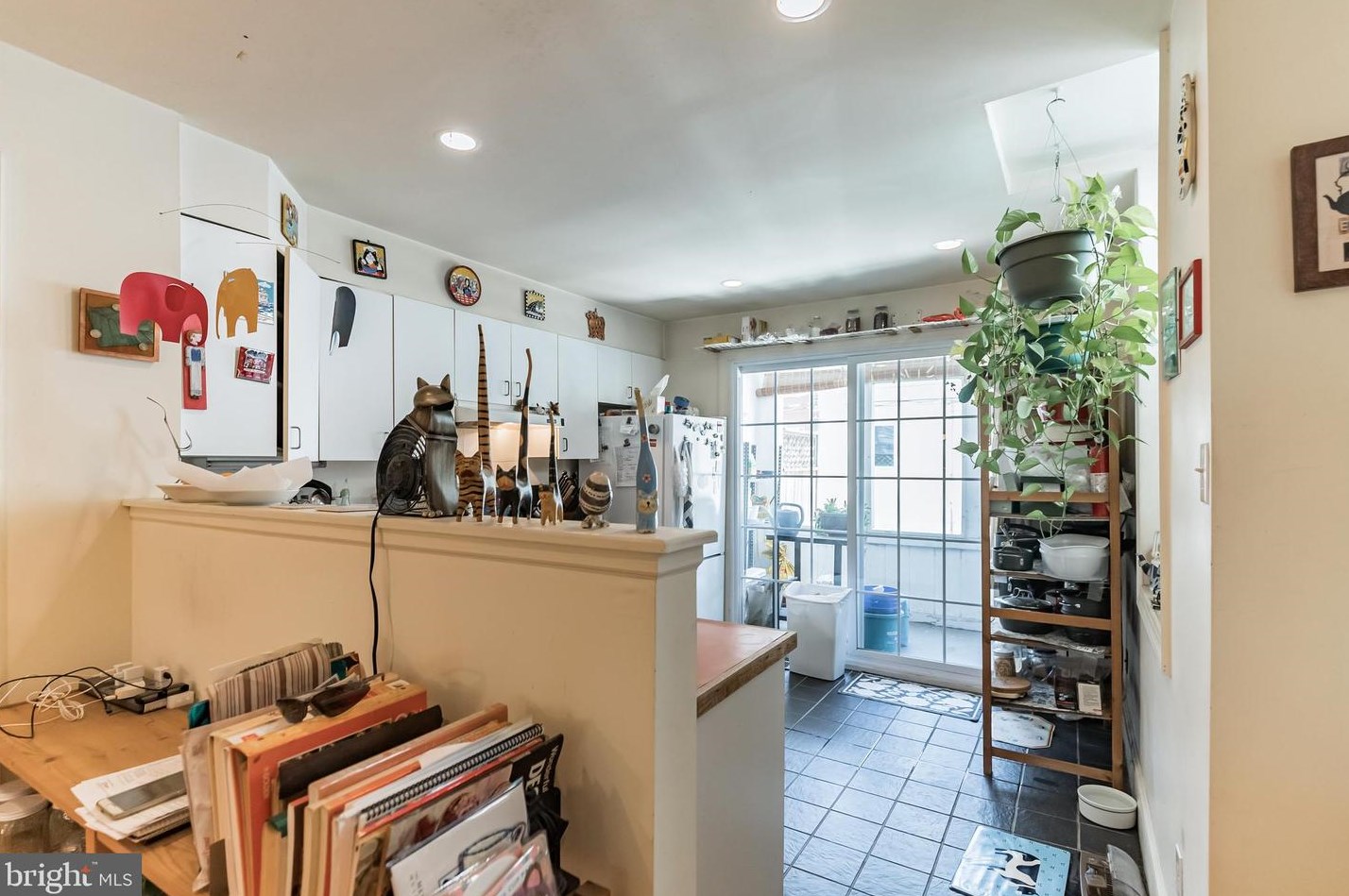 864 Corinthian Ave, Philadelphia PA 19130-1406 exterior