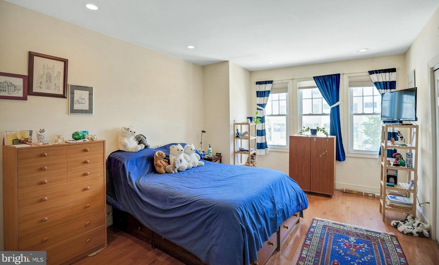 864 Corinthian Ave, Philadelphia PA 19130-1406 exterior