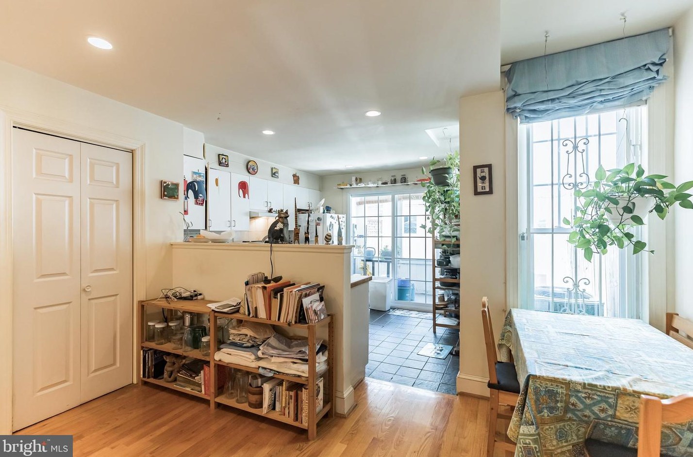 864 Corinthian Ave, Philadelphia PA 19130-1406 exterior