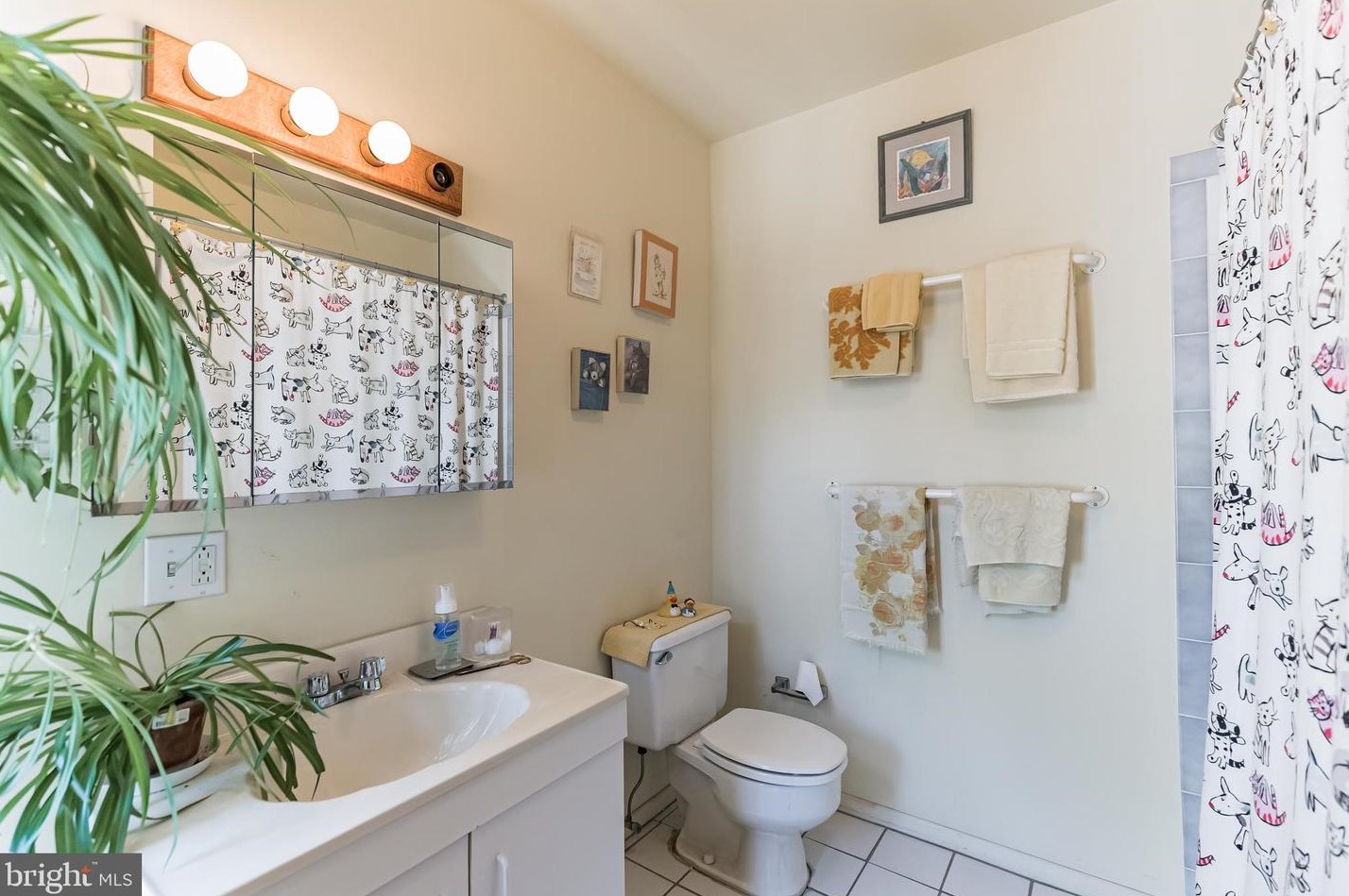 864 Corinthian Ave, Philadelphia PA 19130-1406 exterior