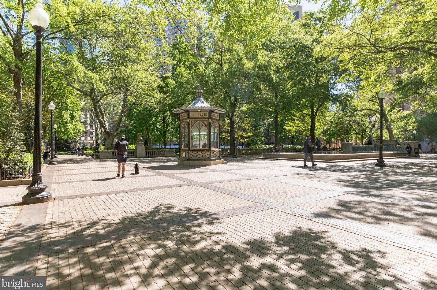 220 Rittenhouse Sq, Philadelphia PA 19103-5709 exterior