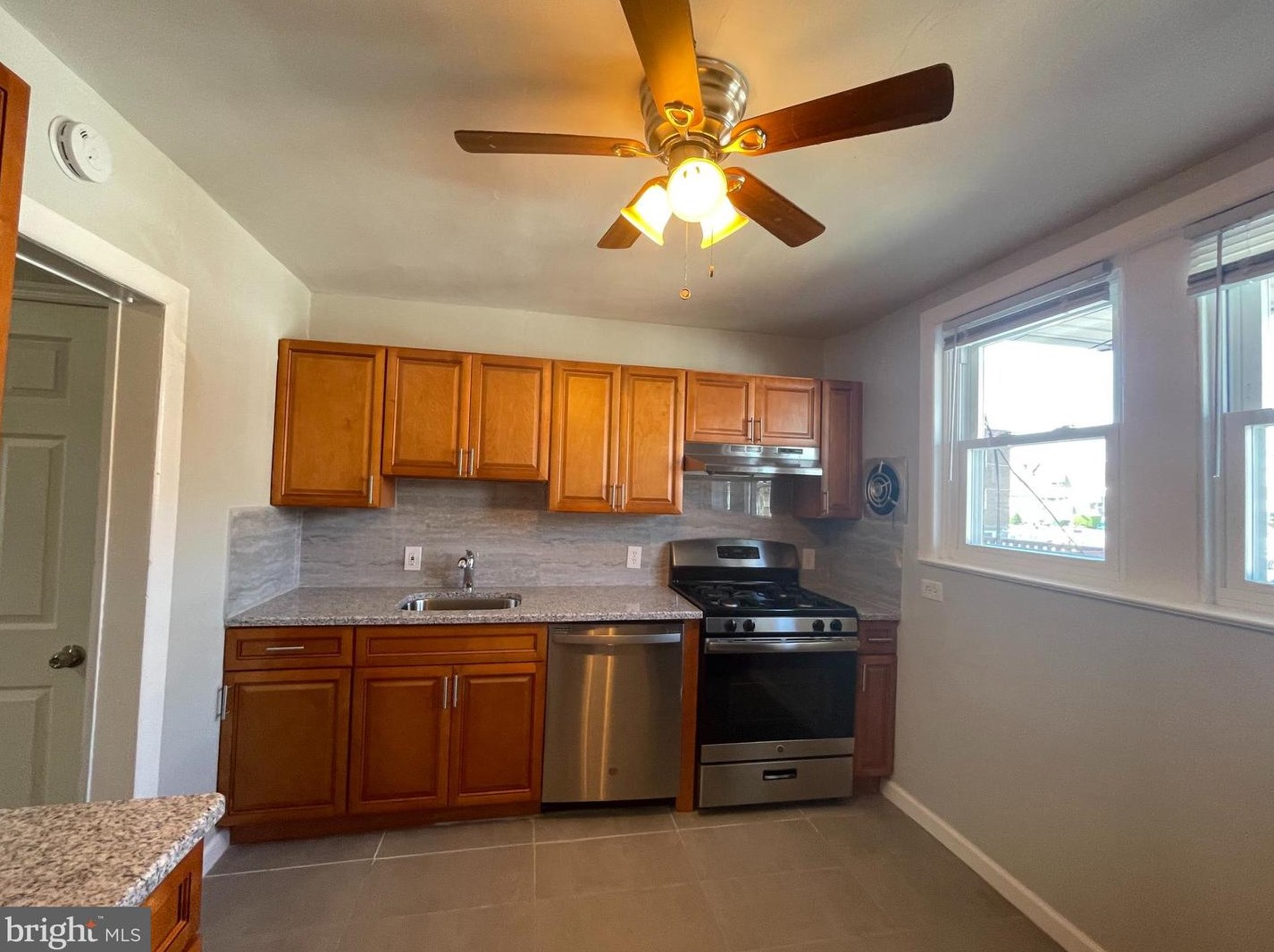 947 Anchor St, Philadelphia PA  19124-1035 exterior