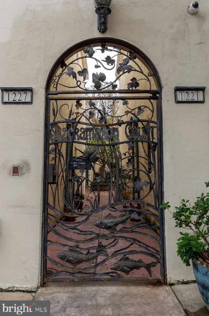 1227 Shackamaxon St, Philadelphia PA  19125-3938 exterior