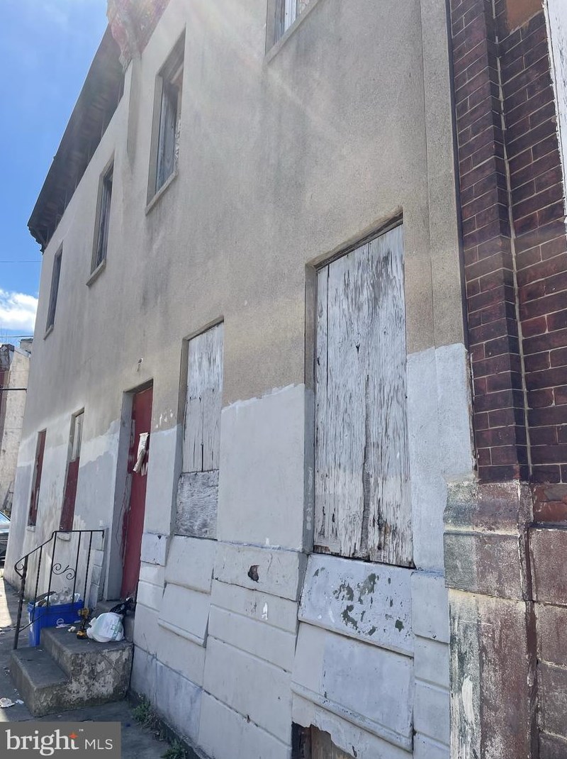 2020 Bambrey St, Philadelphia PA 19130-1808 exterior