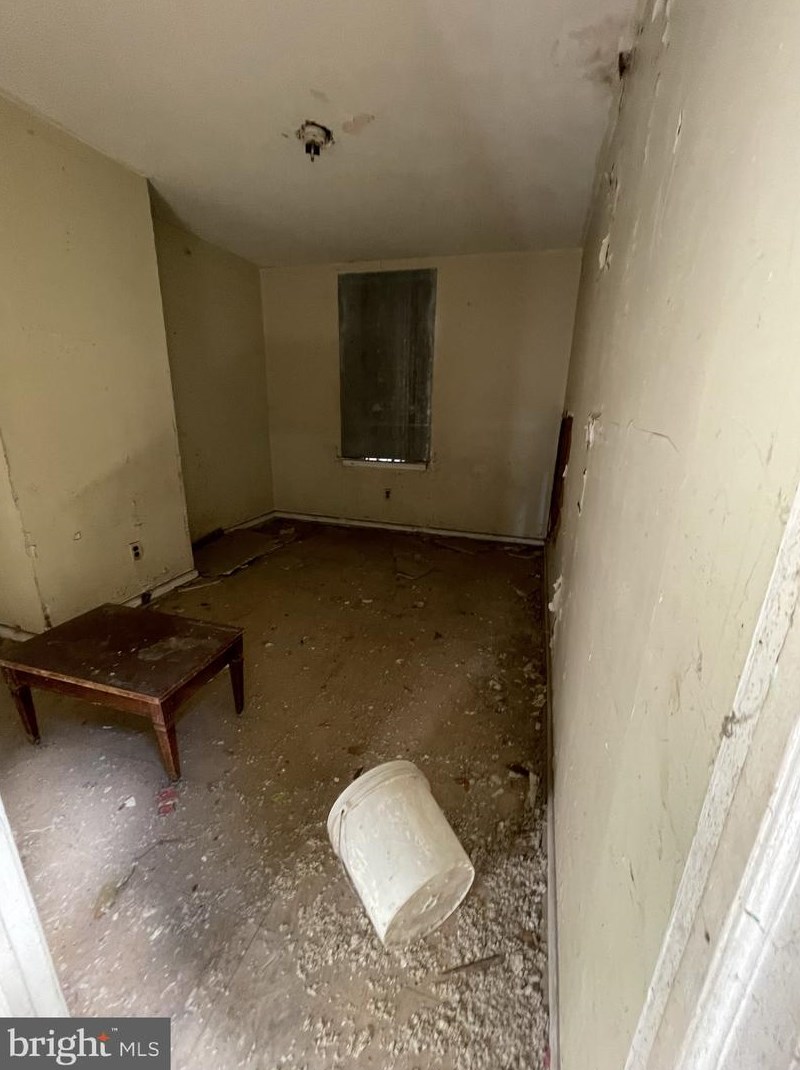 2020 Bambrey St, Philadelphia PA 19130-1808 exterior