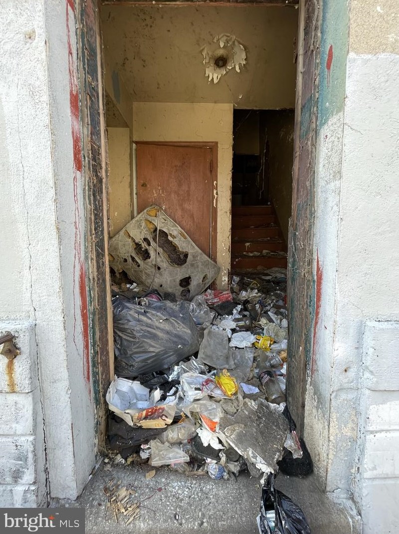 2020 Bambrey St, Philadelphia PA 19130-1808 exterior