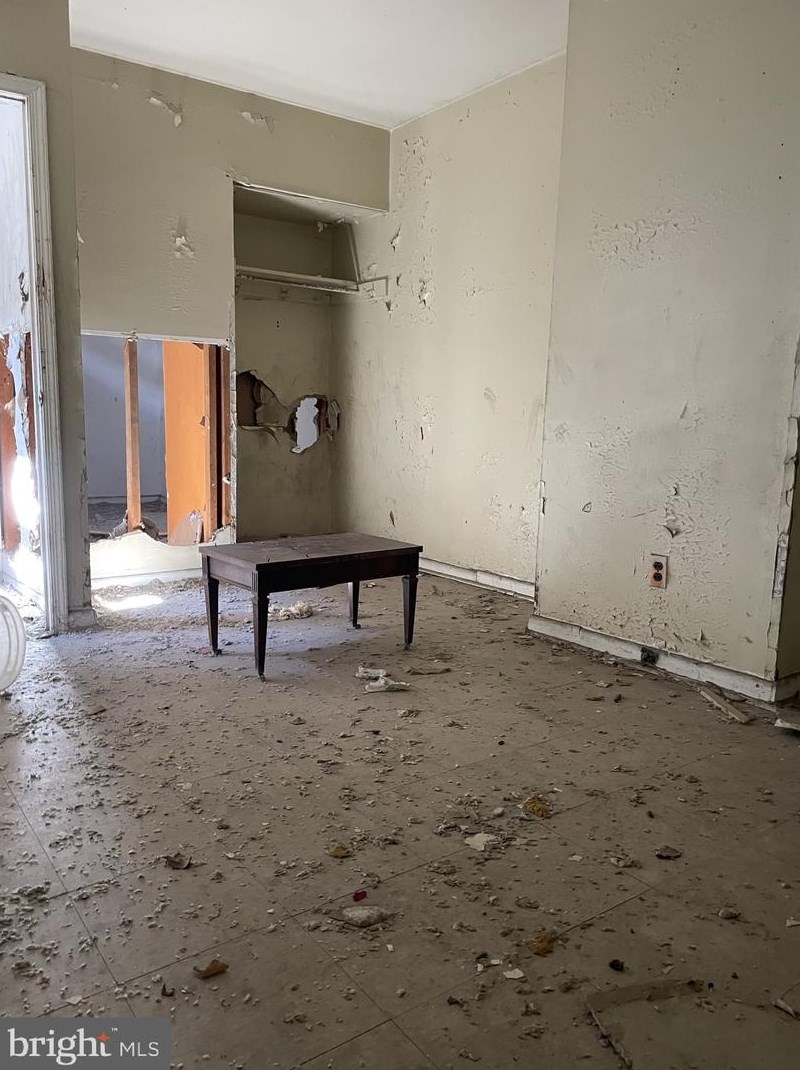 2020 Bambrey St, Philadelphia PA 19130-1808 exterior