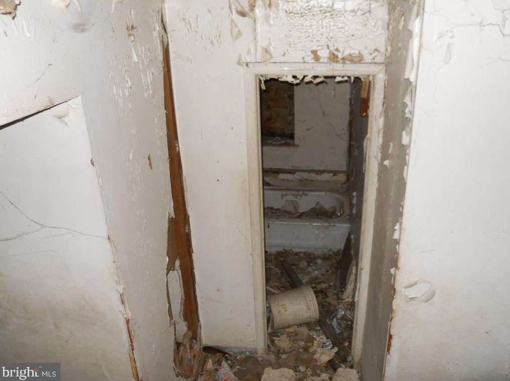 2020 Bambrey St, Philadelphia PA 19130-1808 exterior