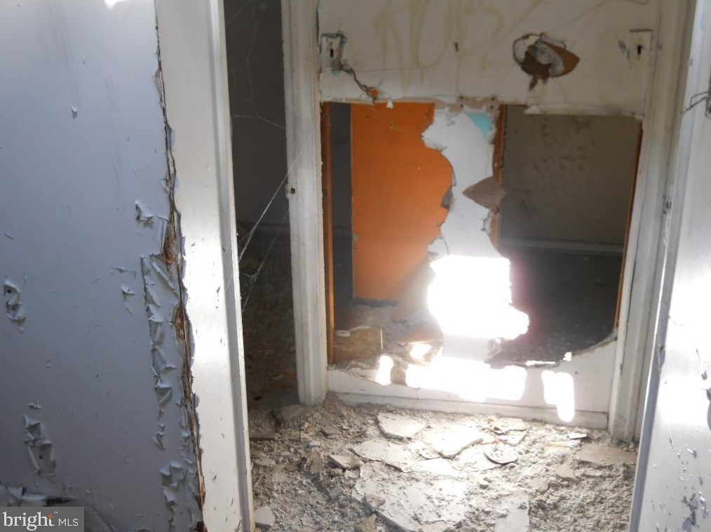 2020 Bambrey St, Philadelphia PA 19130-1808 exterior