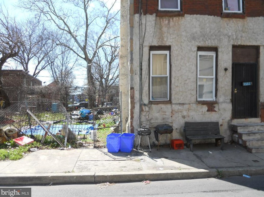 2020 Bambrey St, Philadelphia PA 19130-1808 exterior