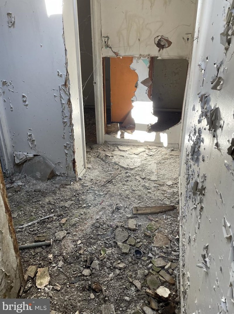 2020 Bambrey St, Philadelphia PA 19130-1808 exterior