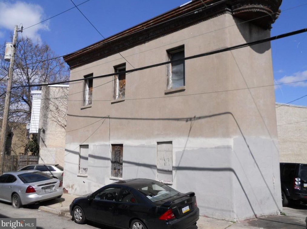 2020 Bambrey St, Philadelphia PA 19130-1808 exterior