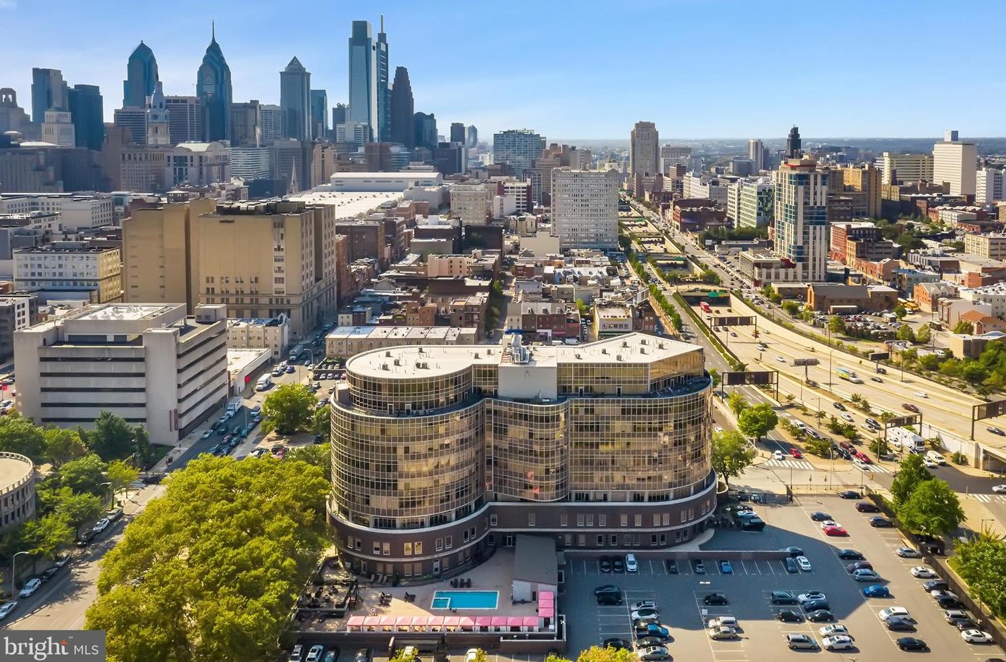 201 8th St, Philadelphia PA  19106-3519 exterior