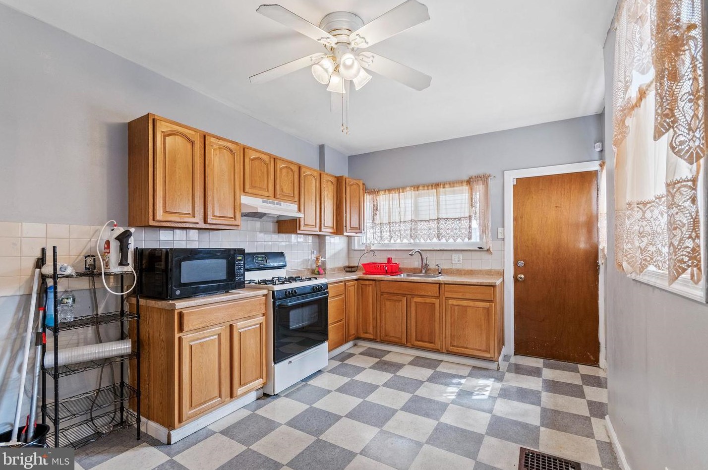 422 Wellens Ave, Philadelphia PA 19120-3333 exterior