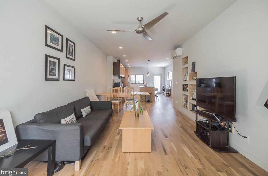 439 Moyer St, Philadelphia PA  19125-3319 exterior