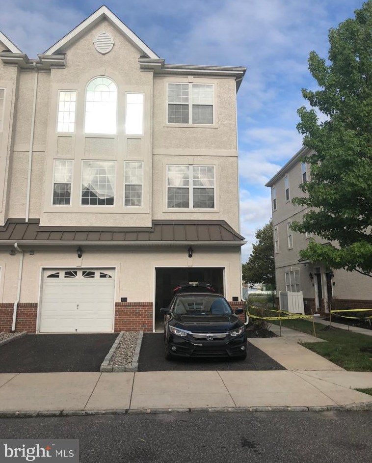 3210 Davinci Dr, Philadelphia PA  19145-5768 exterior