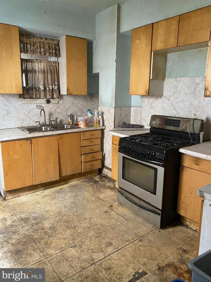 1249 Bucknell St, Philadelphia PA  19146-4134 exterior