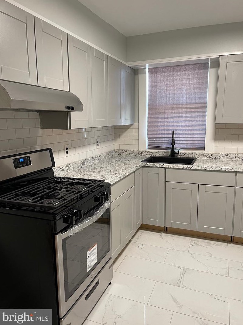 6534 Woodstock St, Philadelphia PA  19138-3115 exterior