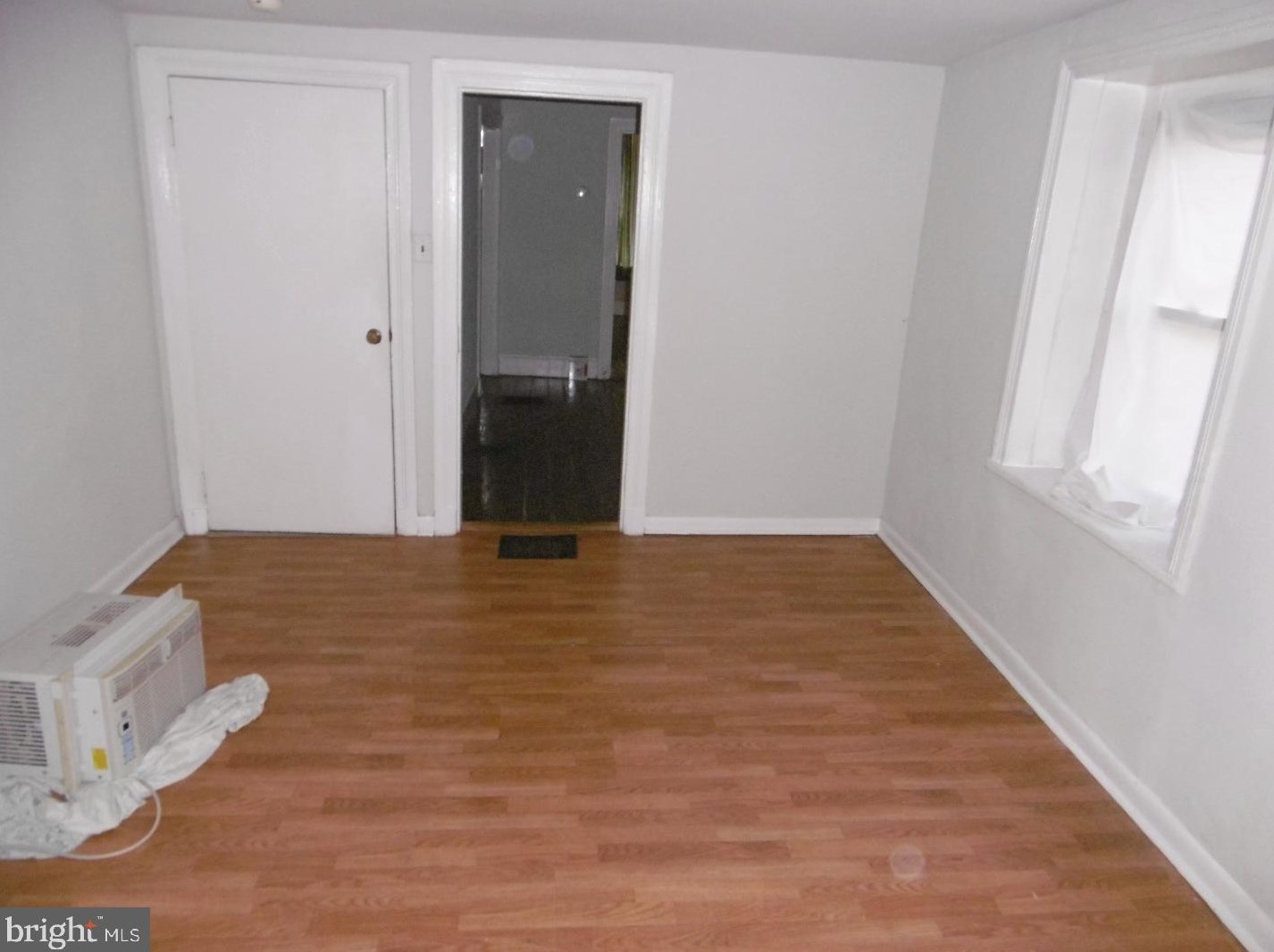 173 Green Ln, Philadelphia PA  19127-1223 exterior